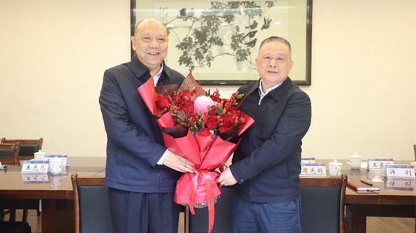 湖南省副省长李建中看望慰问湖南钠能时代首席科学家郭学益教授